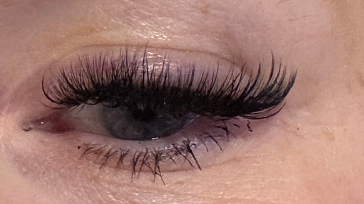 Customer photo review of Lash Growth Serum Infused Tubing Mascara – Giali Beauty