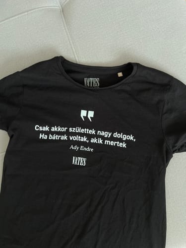 Customer photo review of Bátrak Voltak póló | Vates Classics