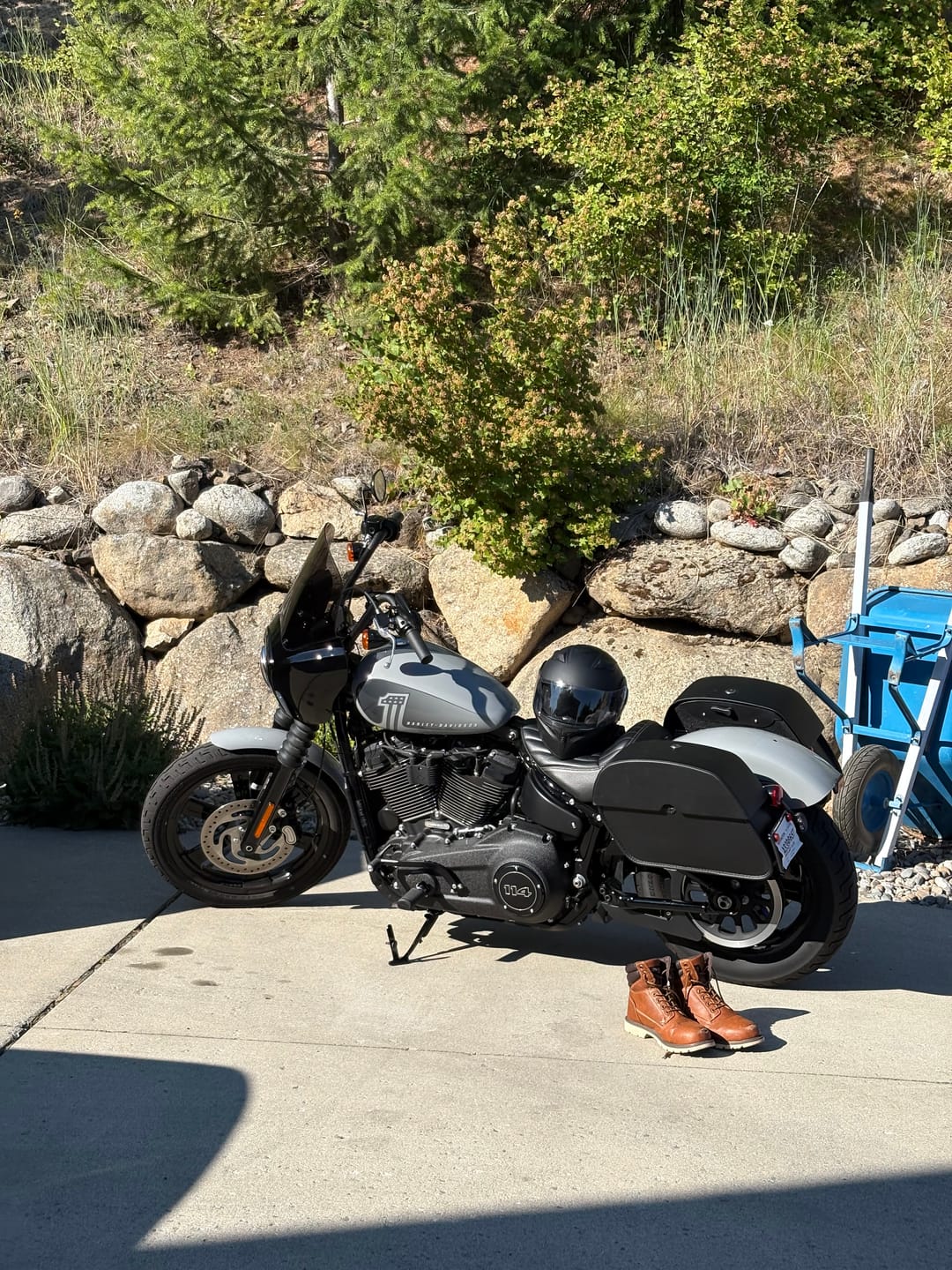 Customer photo review of 28L - Panzer Medium Quick Mount Leather Saddlebags For Harley Softail Street Bob FXBB