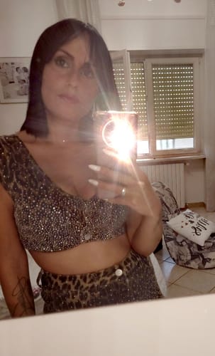 Customer photo review of Gonna Leopardata di jeans con strass