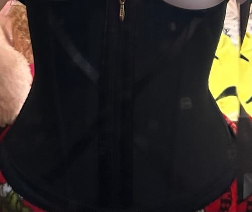 Customer photo review of 2002 Ultra Snatching Waist Trainer