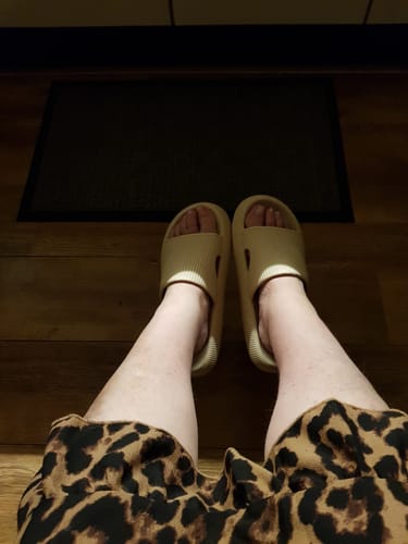 Customer photo review of HappyFlops