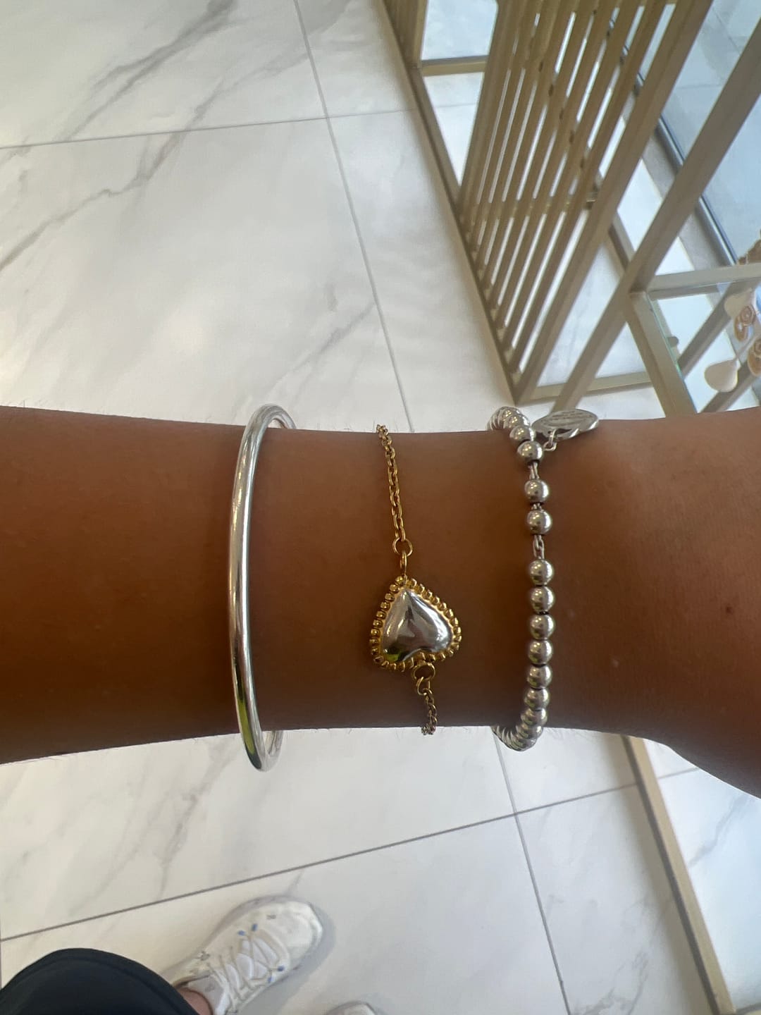 Customer photo review of Pulsera Con Corazon Centro Plateado