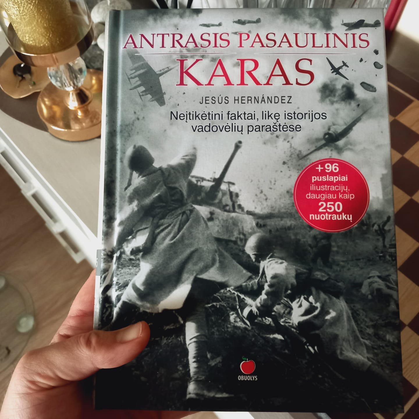 Customer photo review of Antrasis pasaulinis karas: milžiniškas formatas + iliustracijos – net 736 puslapių