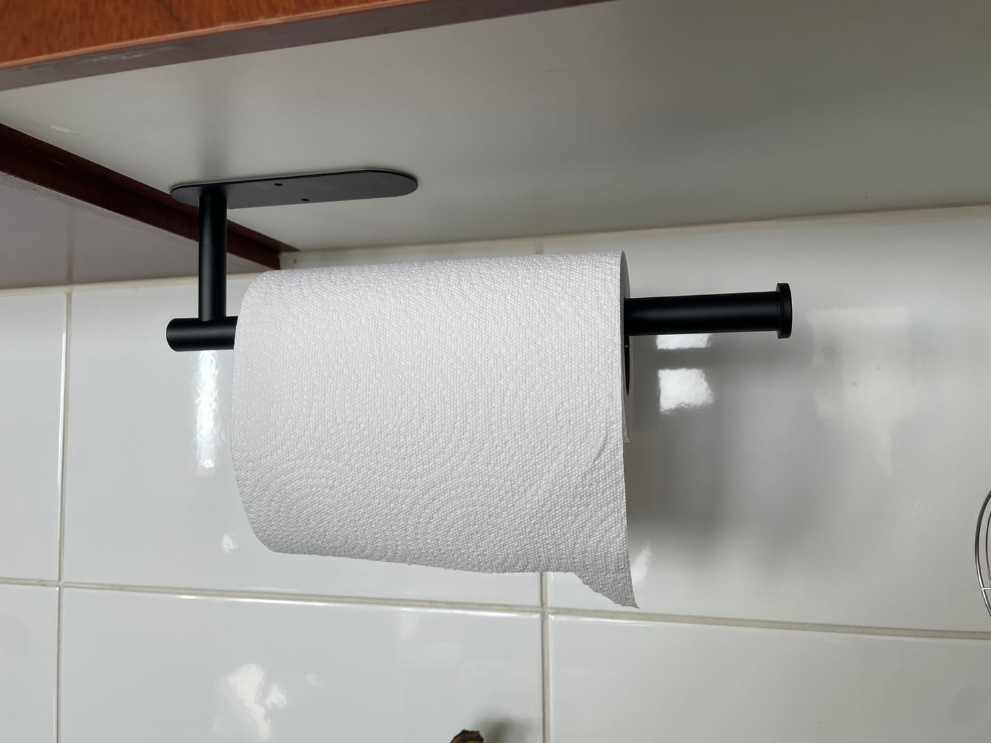 Customer photo review of Portarollos Toalla De Papel Nova De Acero Inox Autoadhesivo