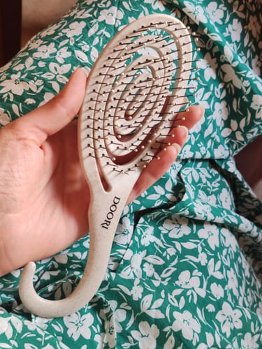 Customer photo review of Масажна ЕКО четка за коса Doori Инфинити