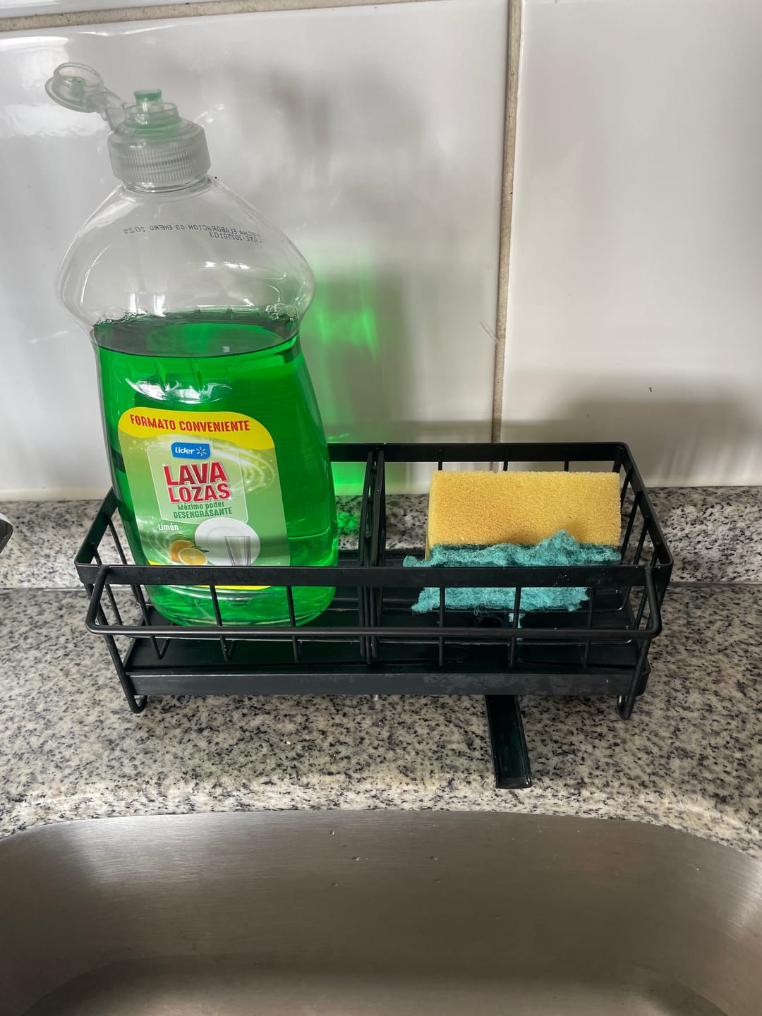 Customer photo review of Rack de Almacenamiento para Fregadero con Tubo de Drenaje Giratorio Estante de Esponja