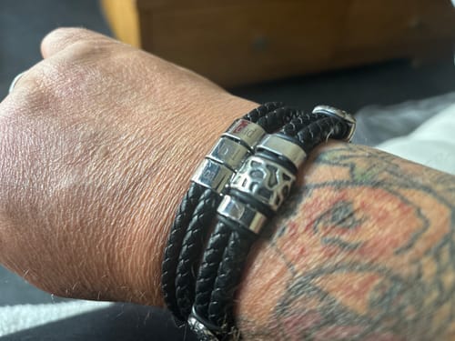 Customer photo review of Leren Familie Namen Armband – Vaderdagcadeau