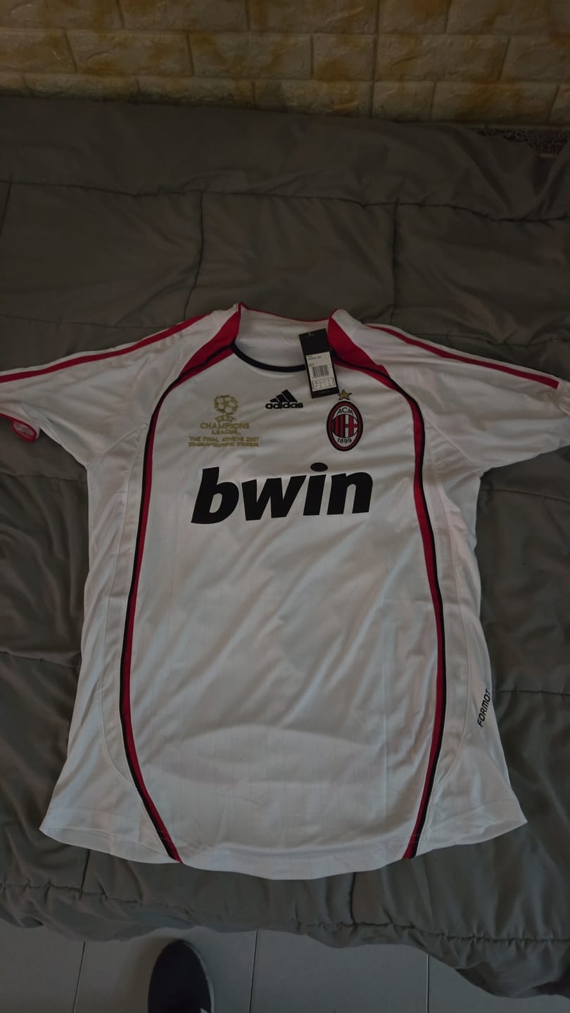 Customer photo review of MAGLIA RETRO MILAN TRASFERTA FINALE DI CHAMPIONS 2006/07