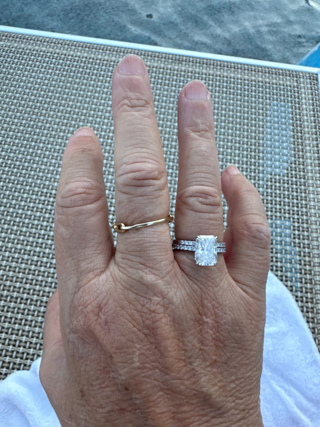 Customer photo review of S925 Moissanite 3.5 Ct Radiant Cut White Gold/Yellow Gold/Rose Gold Wedding Ring For Women