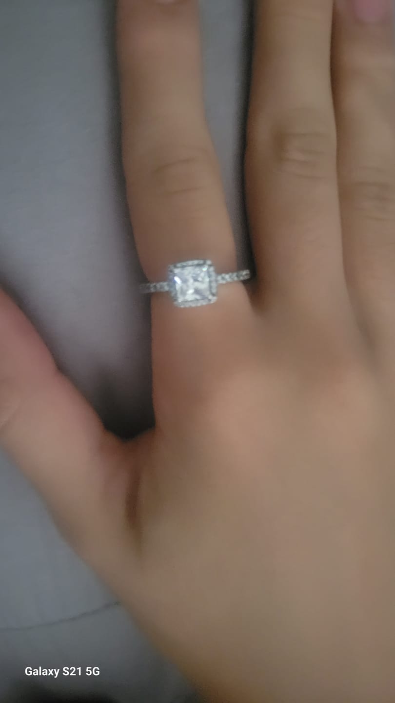 Customer photo review of ANILLO SQUARE CUADRADO HALO BRILLANTE PANDORA + KIT DE REGALO