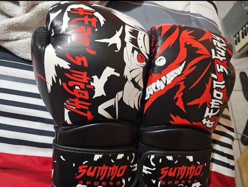 Customer photo review of Nine-Tail Striker PU Leather Boxing Gloves