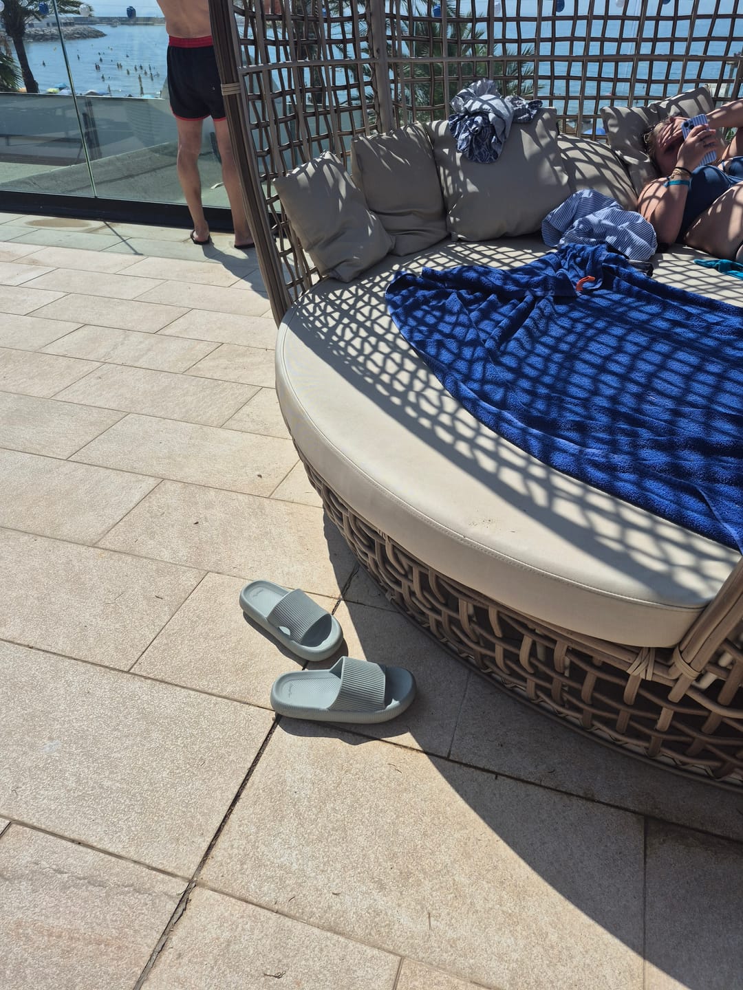 Customer photo review of HappyFlops Nordic Collection