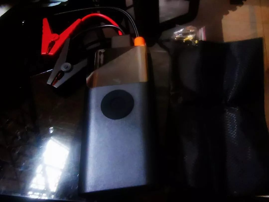 Customer photo review of 4-in-1 Tire Inflator, Jump Starter, Power Bank and LED Light