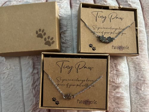 Customer photo review of Βραχιόλι με χάραξη το όνομα του Δικού σας Κατοικίδιου - Tiny Paw