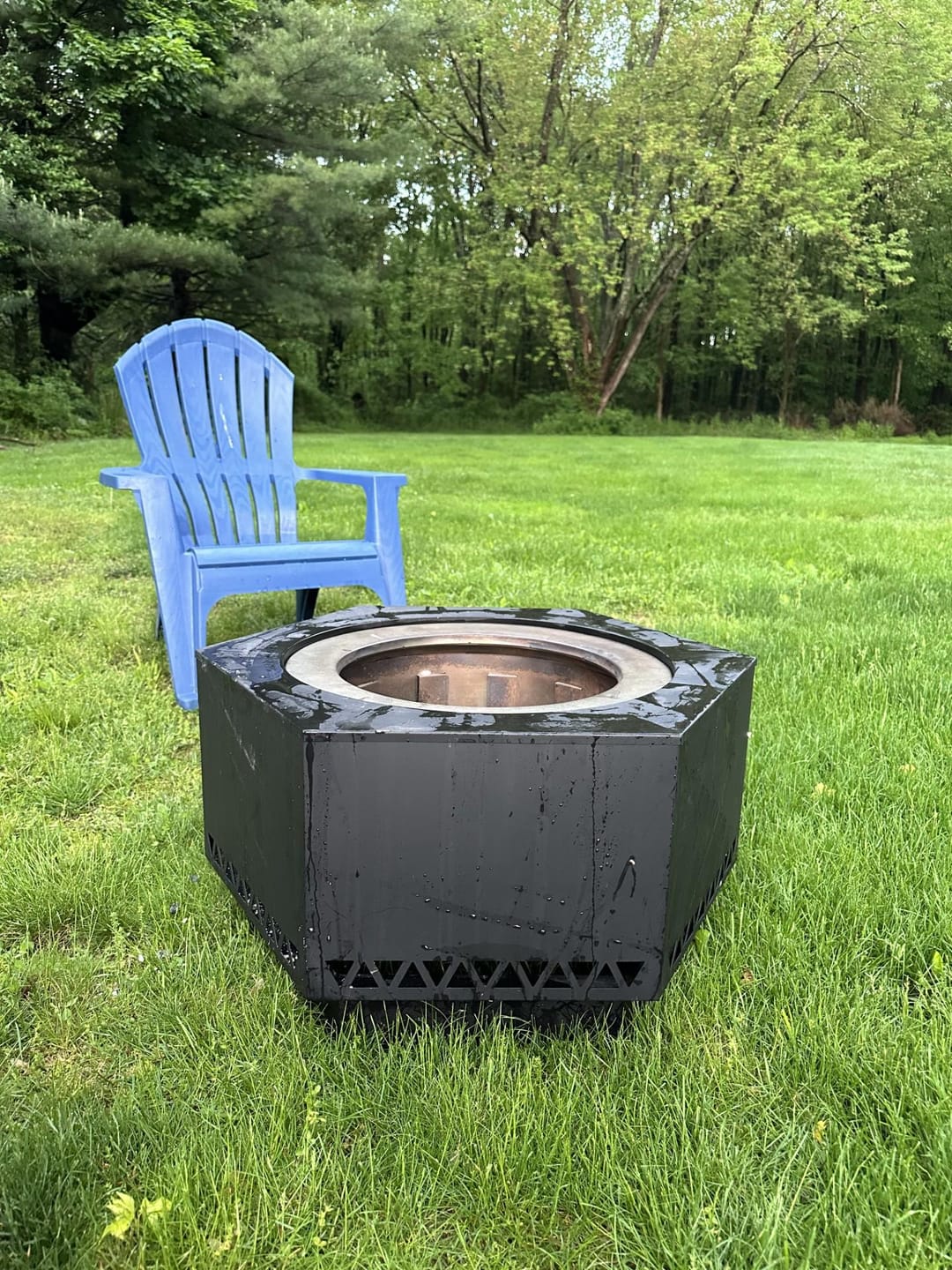 Customer photo review of SUNJOY 28 Inch Hexagon Smokeless Fire Pit with PVC Cover and Fire Poker - Triangle Pattern