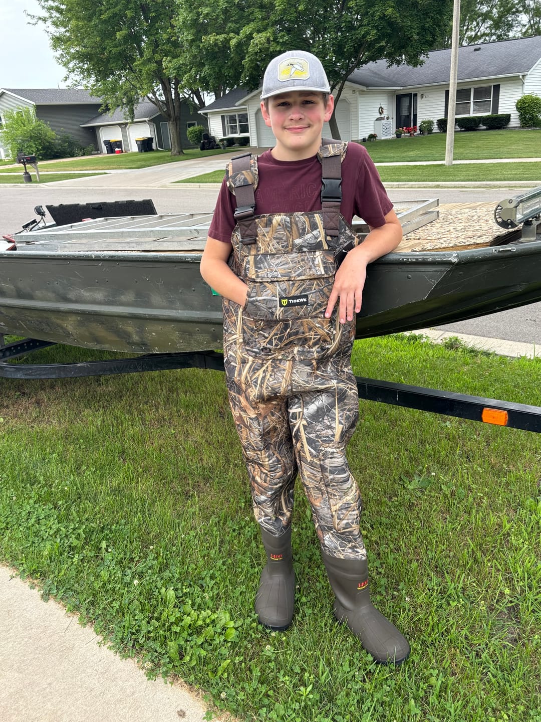 Customer photo review of Seeker Pro Insulated Duck Waterfowl Hunting 1400 Gram 3M Thinsulate Neoprene Chest Waders