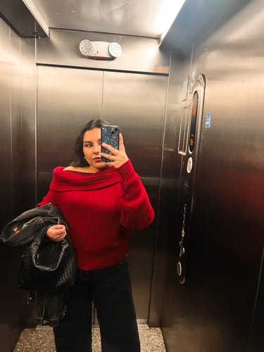 Customer photo review of SWEATER LINA ROJO