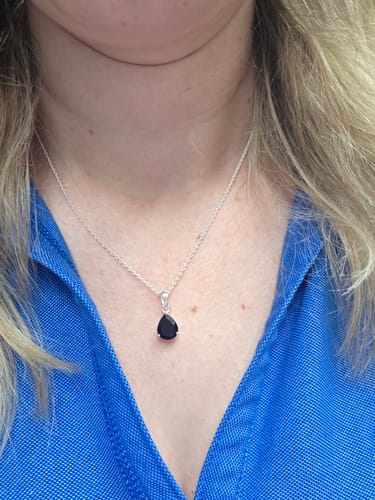 Customer photo review of Teardrop black onyx silver necklace