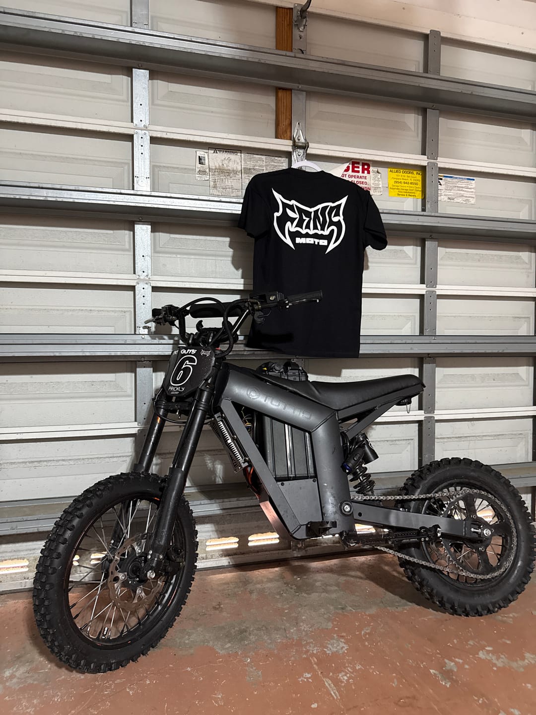 Customer photo review of Black WildStyle Shirt by FANGMOTO™