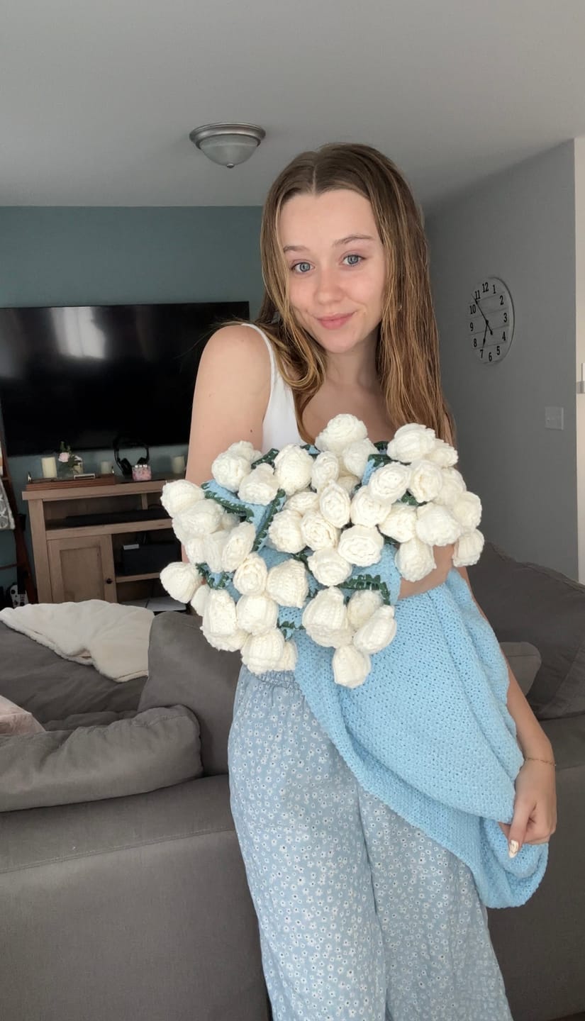 Customer photo review of Lè Bouquet Blanket