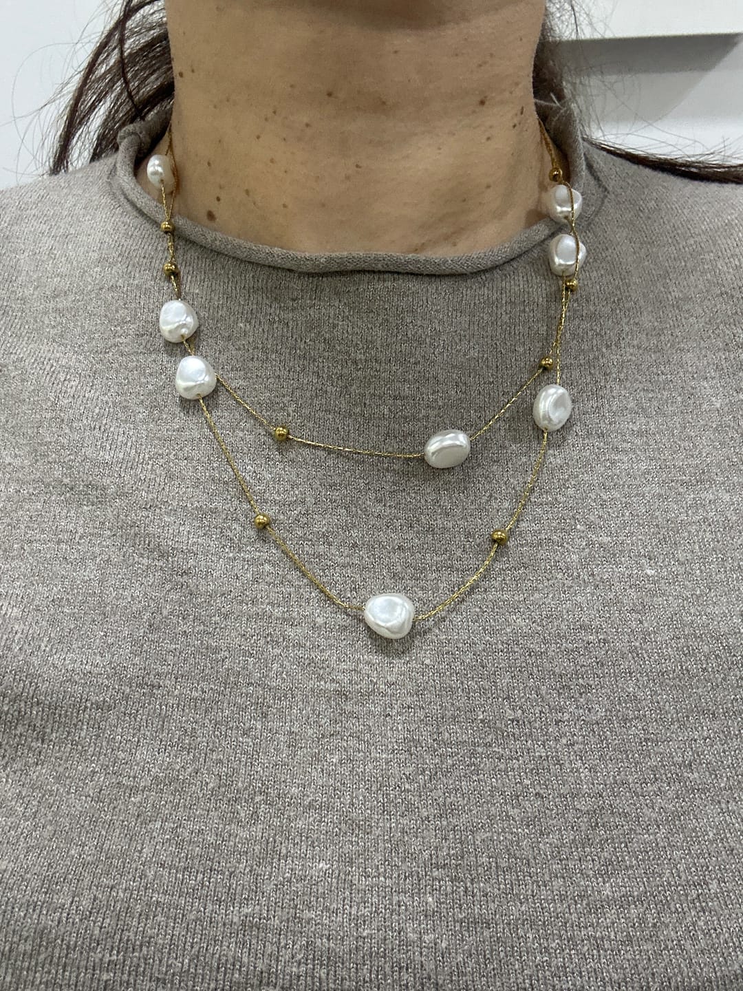 Customer photo review of Mix de Colares Pérolas Irregulares Banhado em Ouro 18K