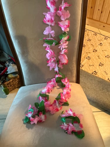 Customer photo review of Bulk 4Pcs Hawaiian Leis Flowers Necklaces Headbands and Wristbands for Beach Party Wholesale