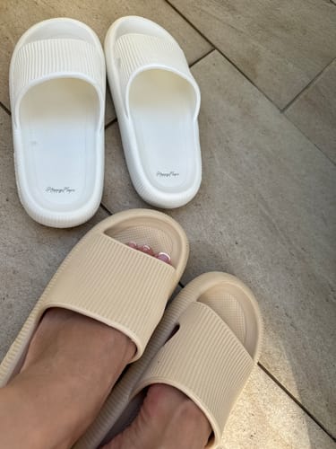 Customer photo review of HappyFlops