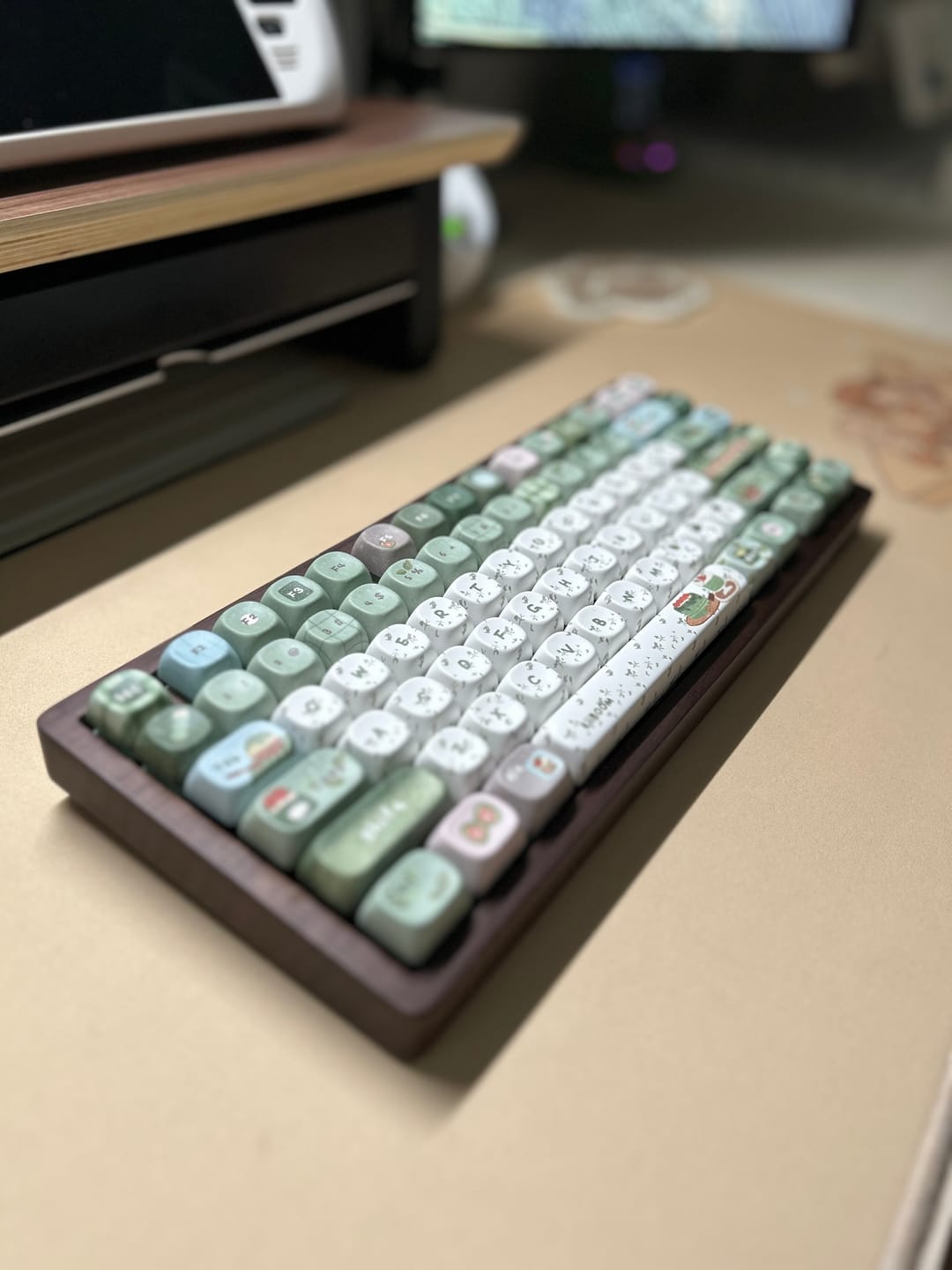 Customer photo review of KiiBOOM Sprout Picnic Keycap Set