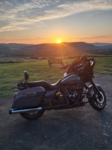 Customer photo review of HR3 Gunship Gray Hard Saddlebags Harley Hard Bags ( Regular) For 14-23 Harley Touring
