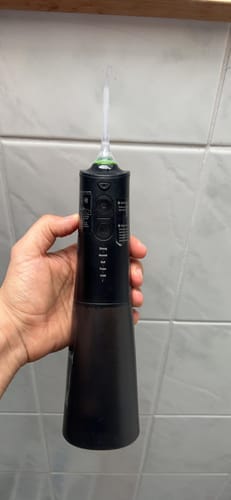 Customer photo review of Draadloze Waterflosser voor Optimale Mondverzorging / 5 Standen & 8 Opzetstukken / 300 ml Waterreservoir / IPX7 Waterdicht / Voor Gezond Tandvlees