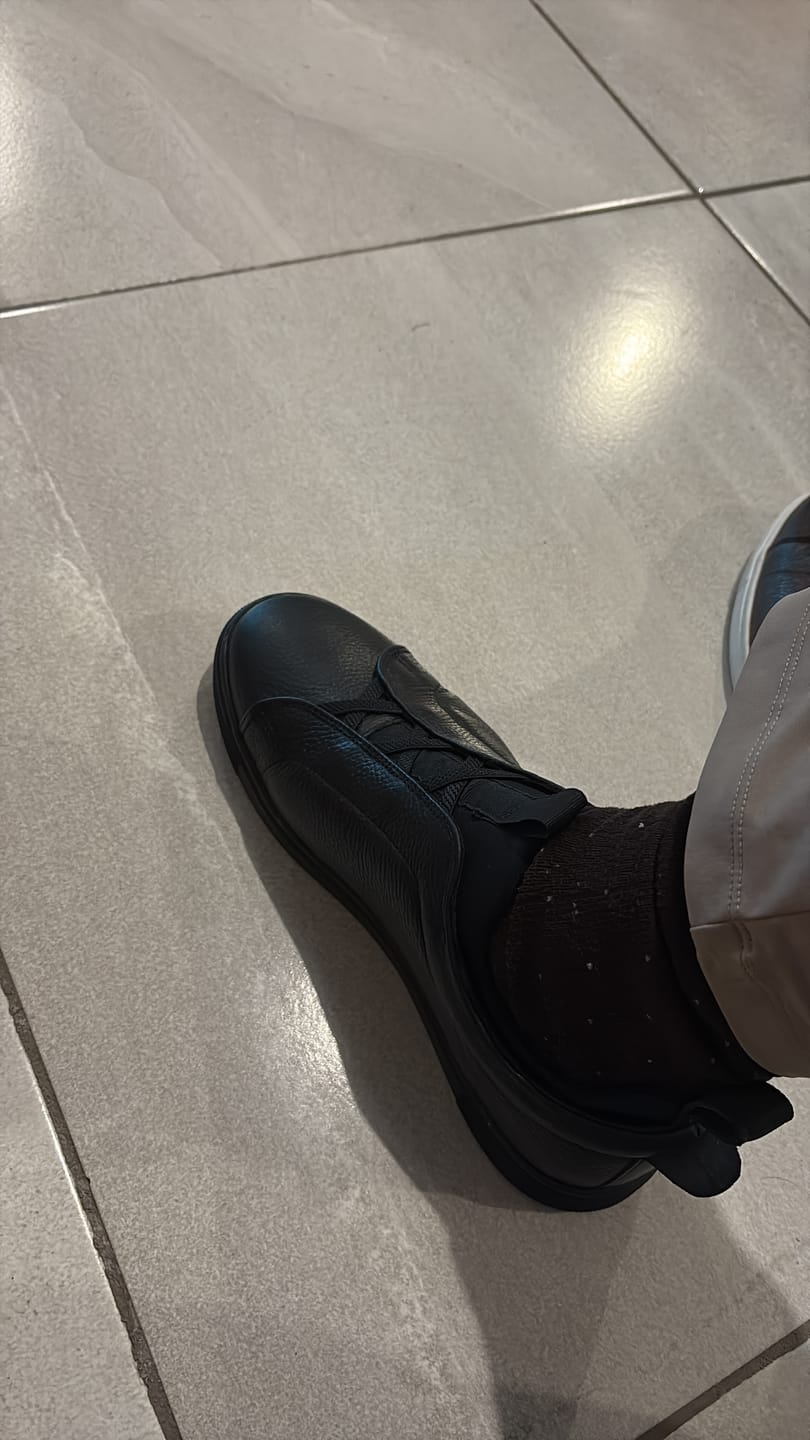 Customer photo review of SNEAKER SLIP ON PIEL NEGRO