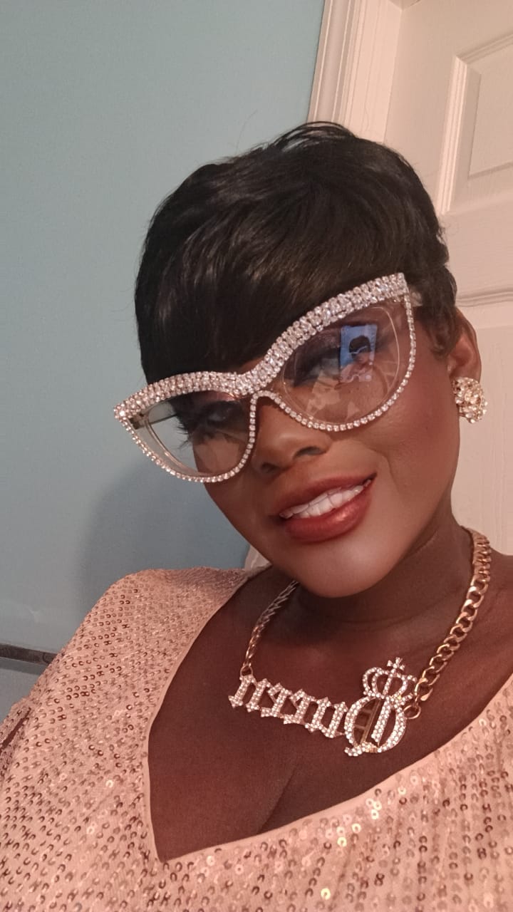 Customer photo review of Outre Wigpop Full Wig - LACEY