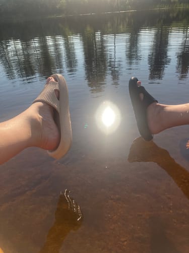 Customer photo review of HappyFlops