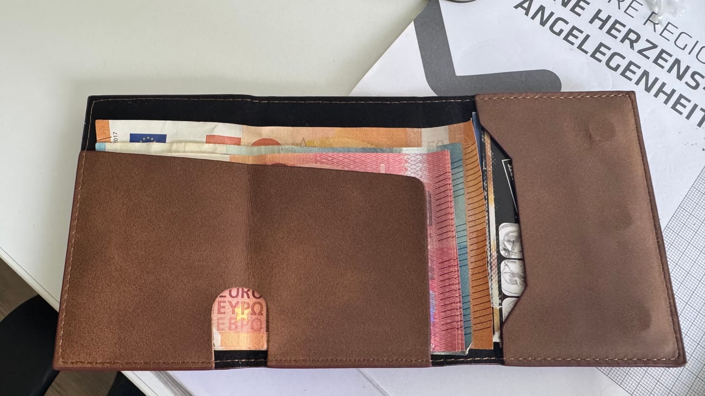 Customer photo review of Smart Wallet 3.0