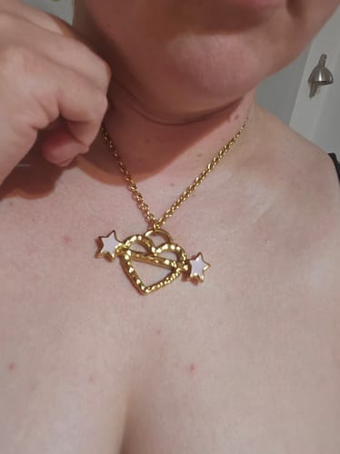 Customer photo review of Heart Piercer XL Necklace Gold
