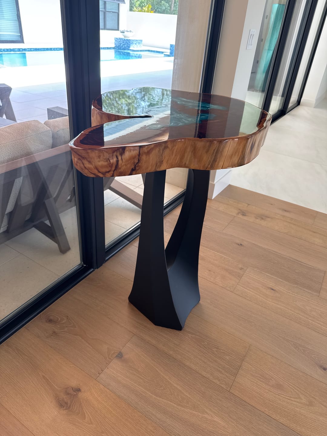 Customer photo review of Counter Table Base 614 Tulipe 34H Mid-Century Modern Style