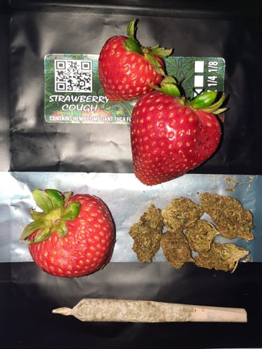 Customer photo review of Strawberry Cough THCA Flower