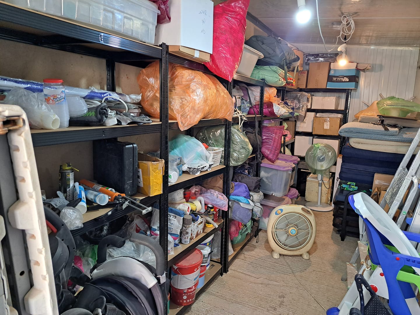 Customer photo review of כוננית מתכת מחוזקת 5 מדפים מודולריים גובה 180