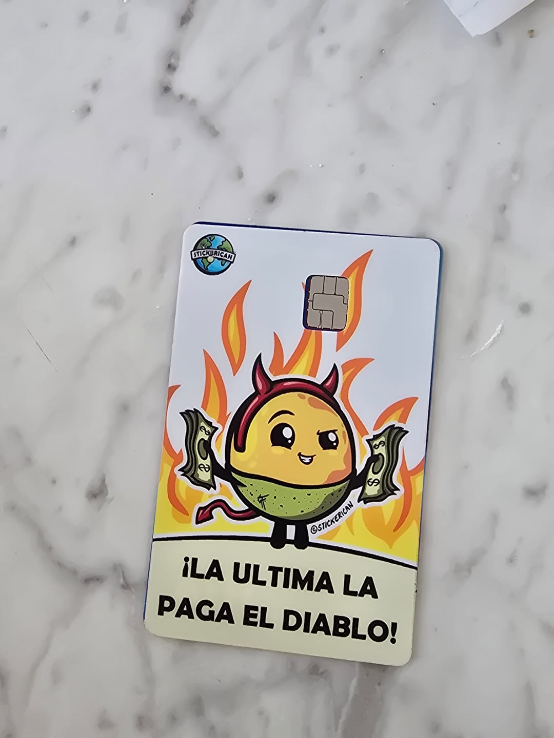 Customer photo review of La Última La Paga el Diablo - Sticker para Tarjeta de Crédito