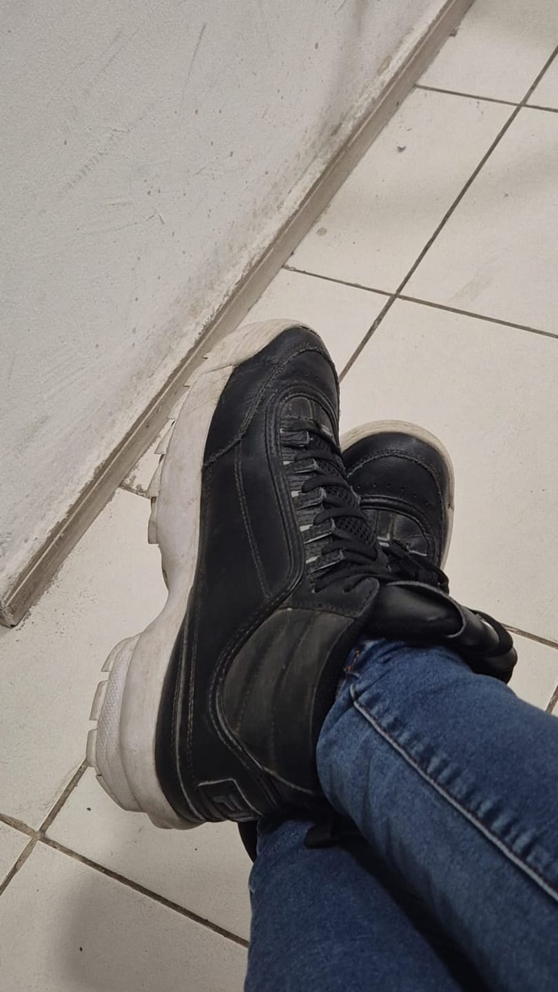 Customer photo review of Zapatilla Fila Disruptor II Mid Mujer Negro