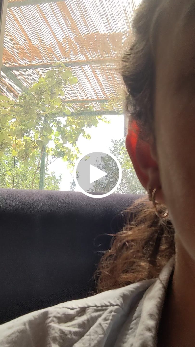 Customer video review of עגיל חישוק ויטני