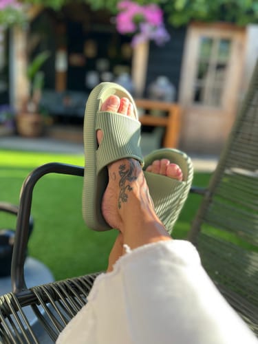 Customer photo review of HappyFlops