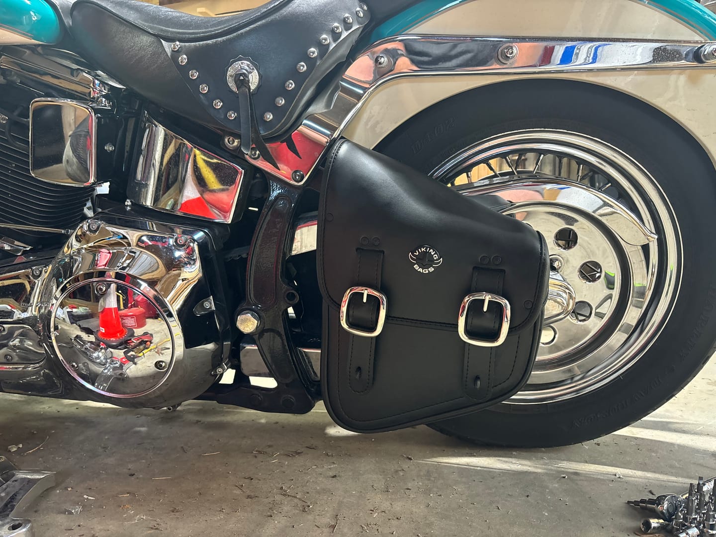 Customer photo review of 3L - Vintage Motorcycle Swingarm Bag for Harley Softail