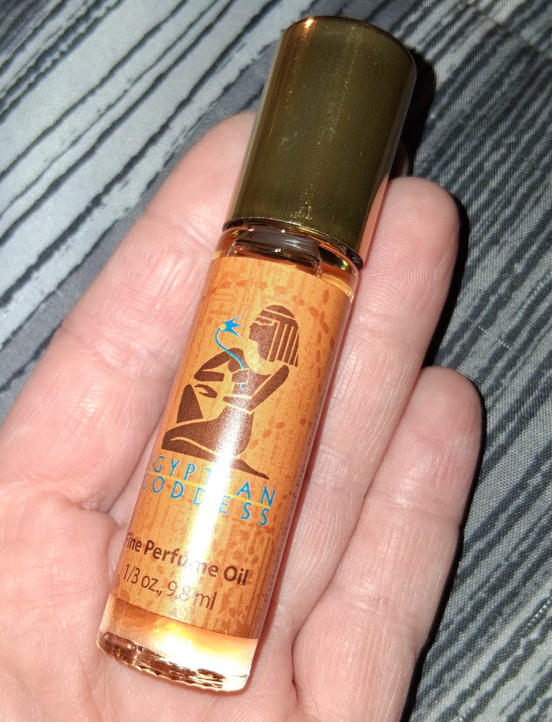 Customer photo review of Auric Blends Roll-On Perfume Oil