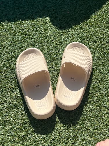 Customer photo review of HappyFlops