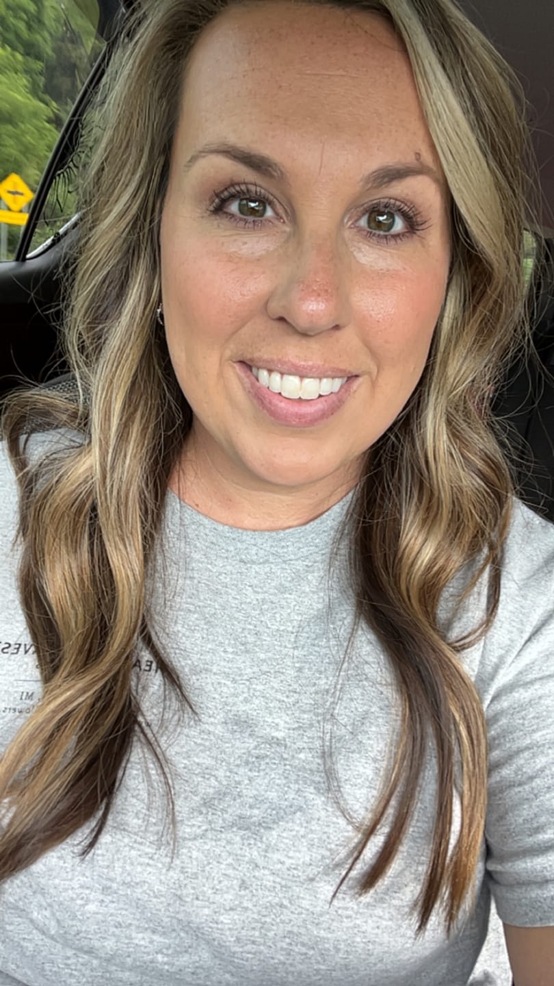 Customer photo review of Aloe Nourish Foundation - Sunkissed 04