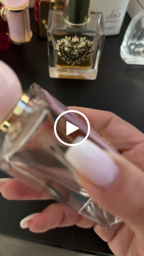 Customer video review of Delina