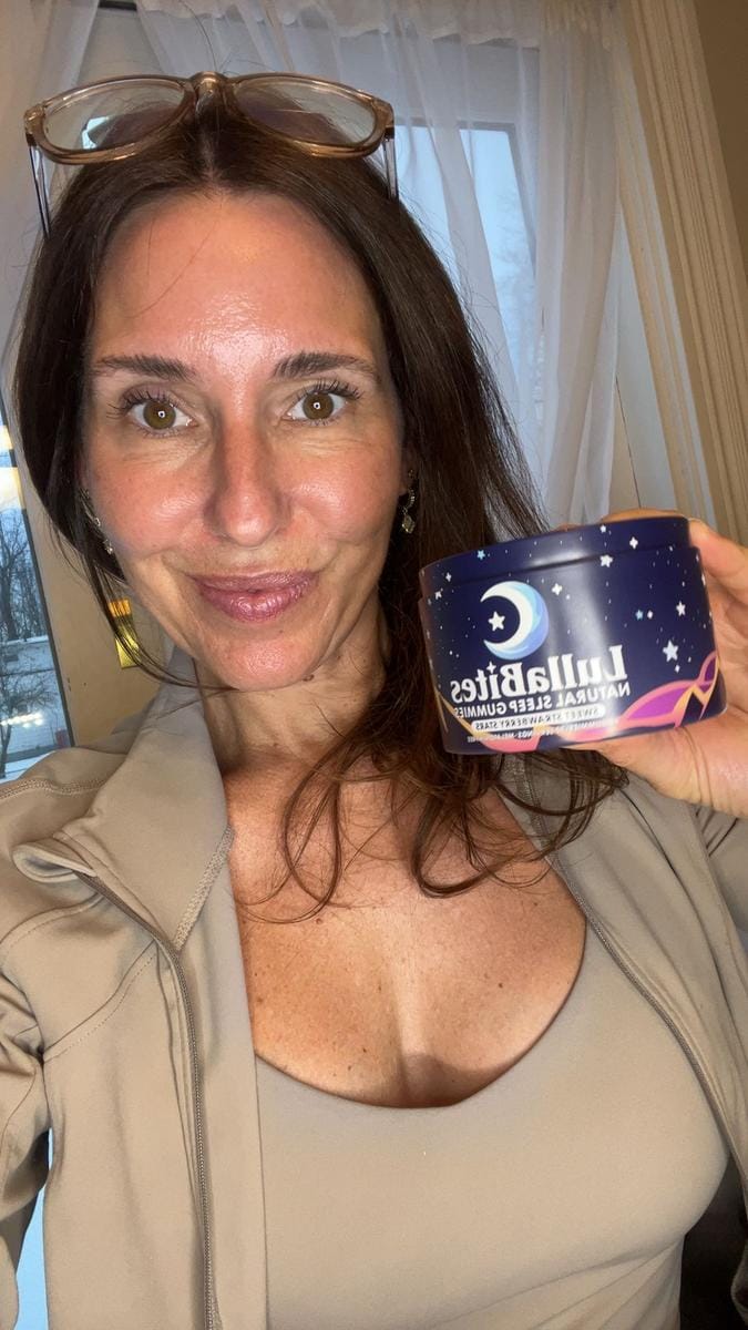 Customer photo review of LullaBites Gomitas | Duerme profundamente de manera natural