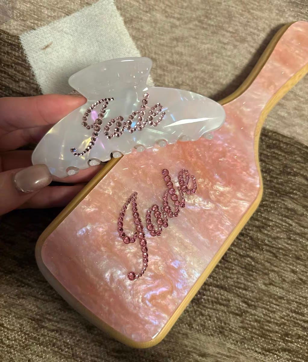 Customer photo review of Starry Sky Series Customized Name Hair Brush WiwiKiwi